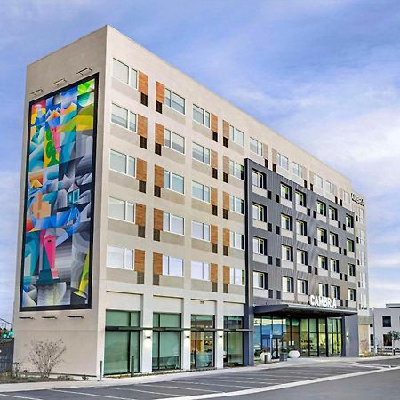 Cambria Hotel Burbank Airport Exterior foto