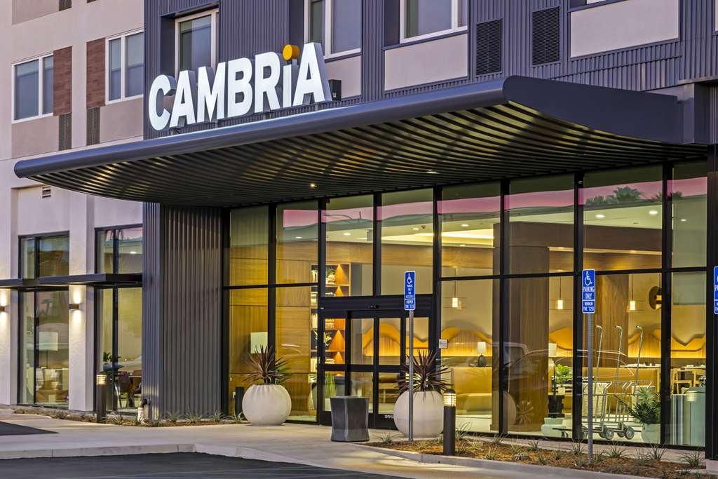 Cambria Hotel Burbank Airport Exterior foto
