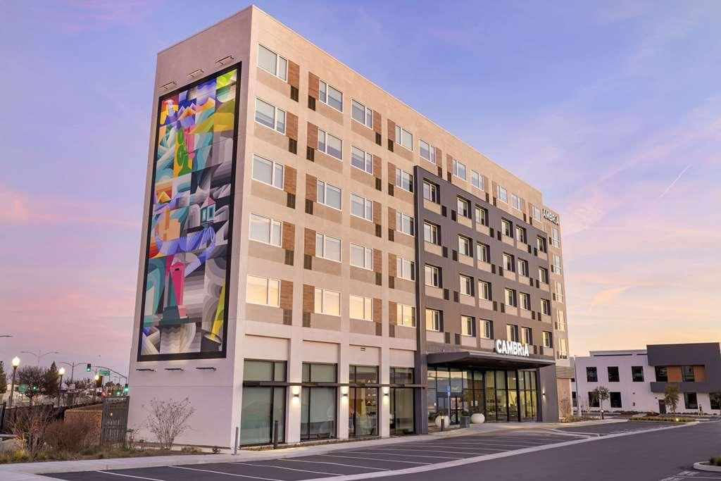Cambria Hotel Burbank Airport Exterior foto